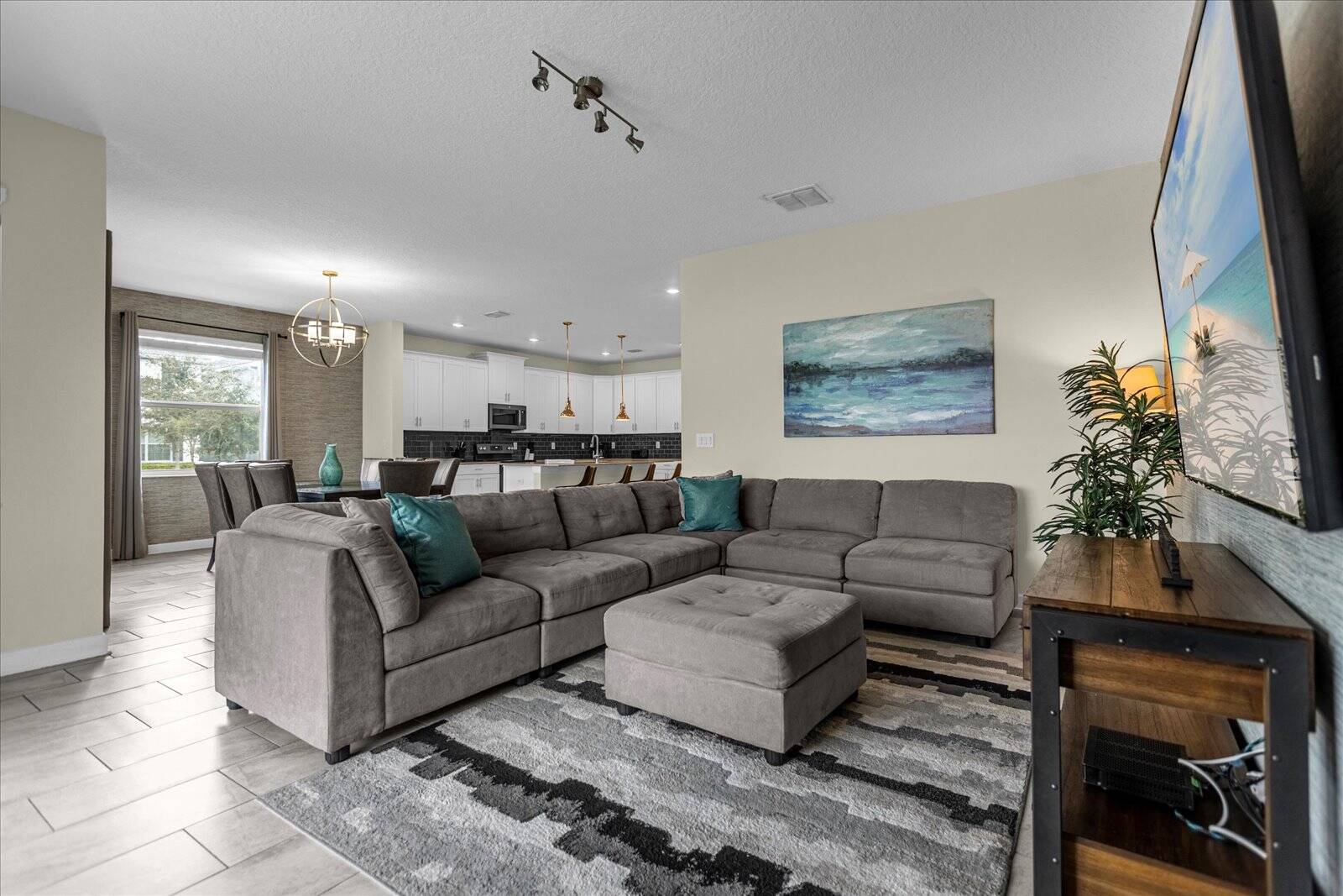 6 Bedrooms/ 5 Bathrooms/ Champions Gate (1593 FD)