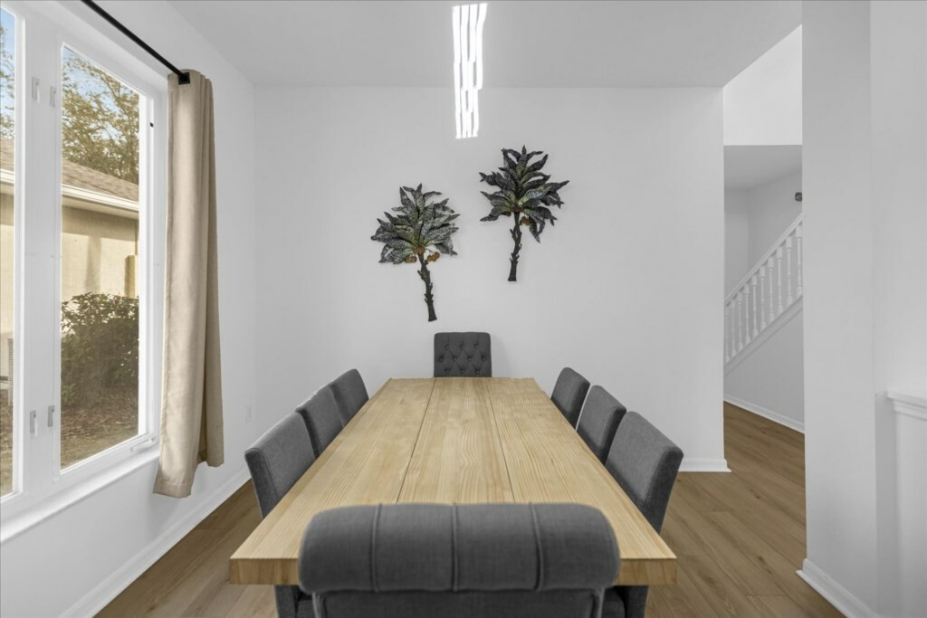 5 Bedrooms/ 3.5 Bathrooms/ Sunset Lakes (2943 SV)